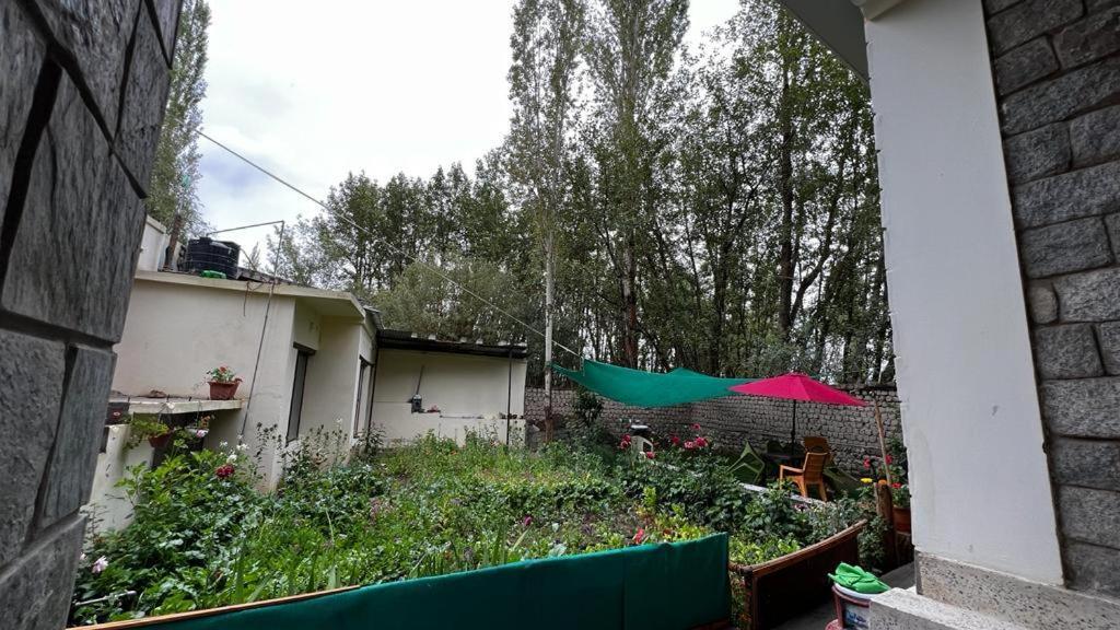 Hidden Leaf Homestay Leh Bagian luar foto